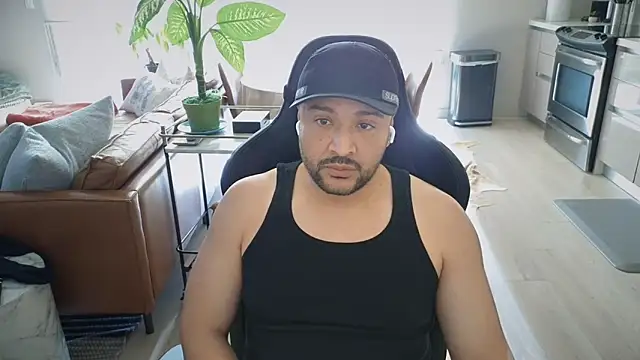 HungandThickLatin online show from 25, 11, 2025