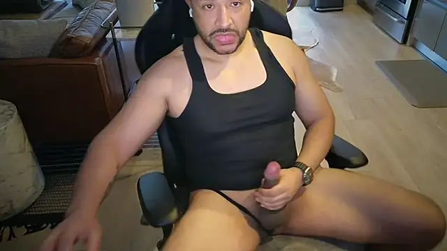 HungandThickLatin online show from 5, 2, 2026