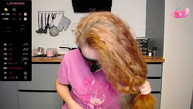 BubbbleGumm online show from 4, 3, 2025