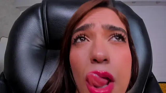 Snapshot of MariamRivera_ chatting on 15, 12, 2024 MariamRivera  online show from 15, 12, 2024