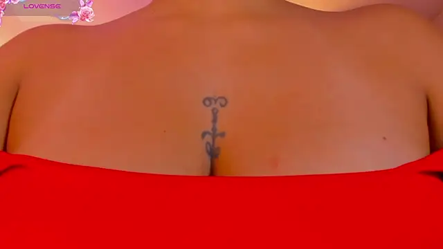 Snapshot of MariamRivera_ chatting on 8, 10, 2025 MariamRivera  online show from 8, 10, 2025