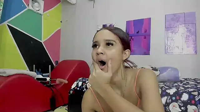 MarianaManzur online show from 25, 1, 2025