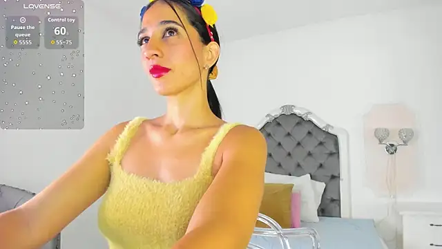 Snapshot of Valentina_Ross_ chatting on 7, 7, 2026 Valentina Ross online show from 7, 7, 2026