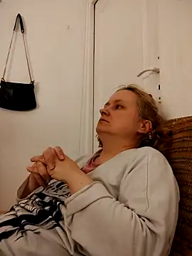 Snapshot of She-devilx chatting on 27, 4, 2026 She-devilx online show from 27, 4, 2026