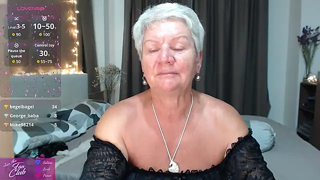 Snapshot of roxana_brooks chatting on 5, 5, 2026 roxana brooks online show from 5, 5, 2026