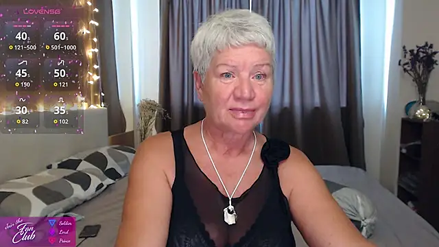 Snapshot of roxana_brooks chatting on 6, 6, 2026 roxana brooks online show from 6, 6, 2026