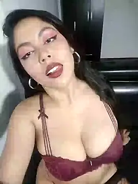 Snapshot of leah_passion chatting on 23, 12, 2024 leah passion online show from 23, 12, 2024