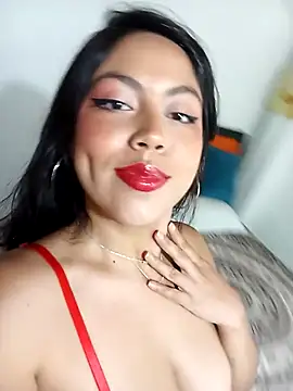 Snapshot of leah_passion chatting on 12, 9, 2025 leah passion online show from 12, 9, 2025