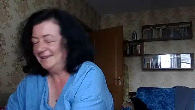 Snapshot of GypsiQueen2 chatting on 19, 7, 2026 GypsiQueen2 online show from 19, 7, 2026