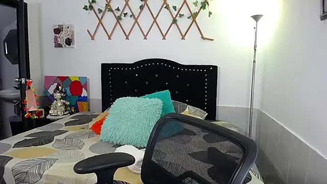 naughty girl 4u online show from 17, 4, 2026