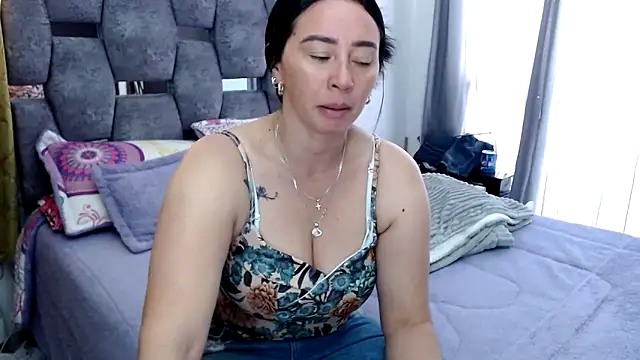 sara hott 1 online show from 25, 10, 2025