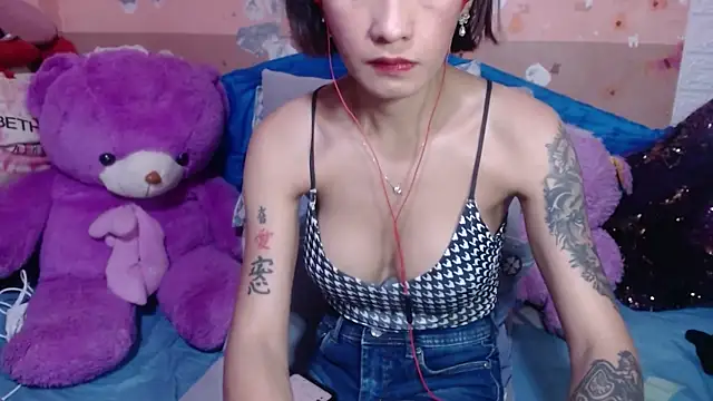 TS Peachy online show from 25, 10, 2025