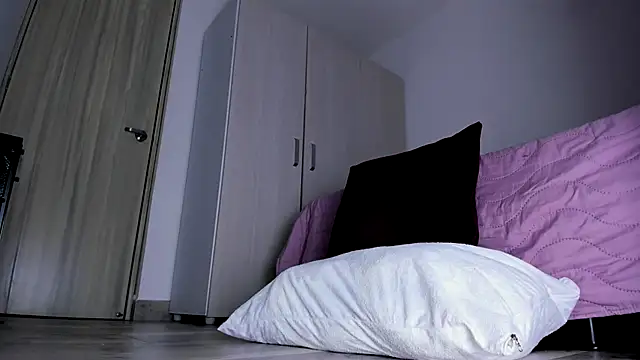 Skarleth69 online show from 25, 9, 2025