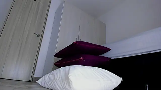 Skarleth69 online show from 12, 11, 2025