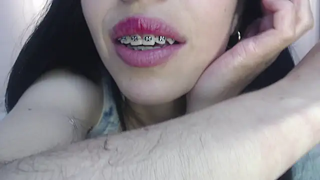 Snapshot of adriscute chatting on 8, 2, 2025 adriscute online show from 8, 2, 2025