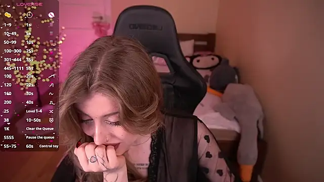 PenellopaRaw online show from 10, 4, 2026