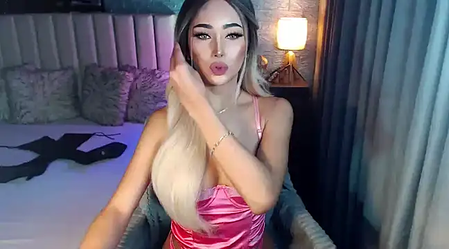 Miss Amandaversace online show from 14, 12, 2024