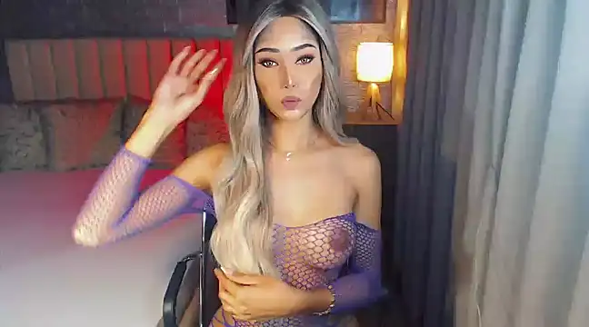 Miss Amandaversace online show from 23, 2, 2025