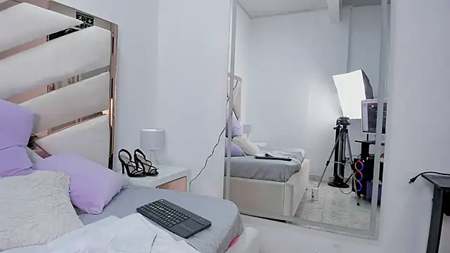 Snapshot of Naughty__Mom chatting on 8, 2, 2025 Naughty Mom online show from 8, 2, 2025