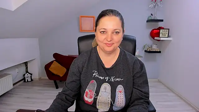 LollaGirl online show from 27, 3, 2026