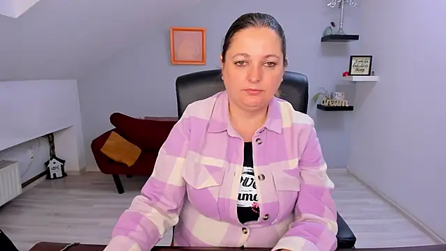 LollaGirl online show from 9, 4, 2026