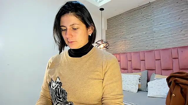 SarahDeyvis online show from 17, 2, 2025