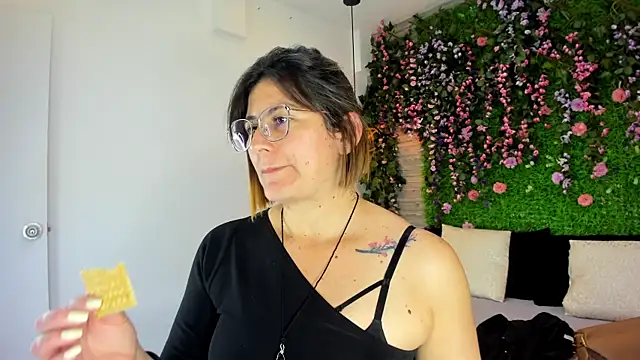 SarahDeyvis online show from 28, 11, 2025