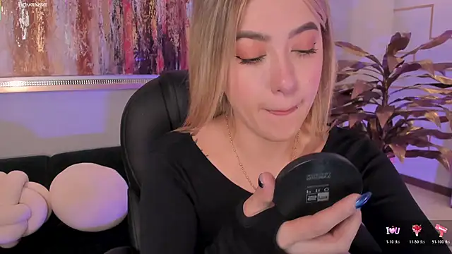 EveBensonX online show from 5, 11, 2025