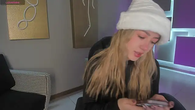 EveBensonX online show from 16, 12, 2025