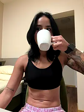 Snapshot of Ale_Lewis chatting on 6, 11, 2025 Ale Lewis online show from 6, 11, 2025