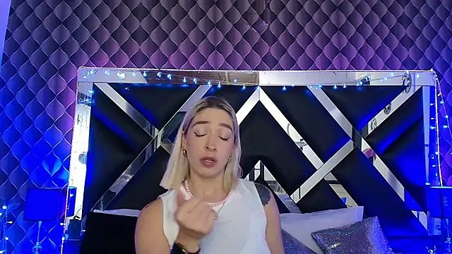 victoriaa lee  online show from 24, 3, 2026