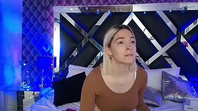 Snapshot of victoriaa_lee_ chatting on 17, 4, 2026 victoriaa lee online show from 17, 4, 2026