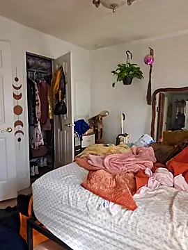 mossy kiss online show from 5, 11, 2025