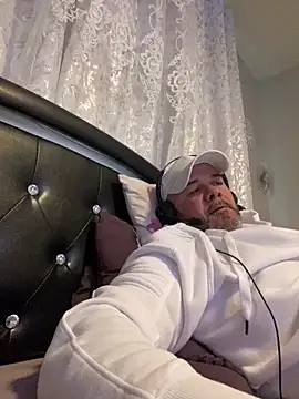 Snapshot of Cristian-Brayan chatting on 5, 4, 2026 Cristian-Brayan online show from 5, 4, 2026