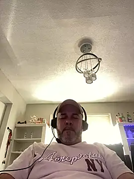 Snapshot of Cristian-Brayan chatting on 8, 4, 2026 Cristian-Brayan online show from 8, 4, 2026