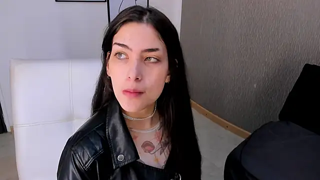 Alexa Thaylor  online show from 4, 12, 2025