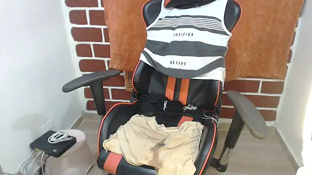 Snapshot of Valentina_lara01 chatting on 3, 12, 2024 Valentina lara01 online show from 3, 12, 2024