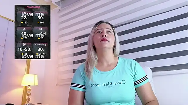 WANDAFOXX1 online show from 28, 1, 2025