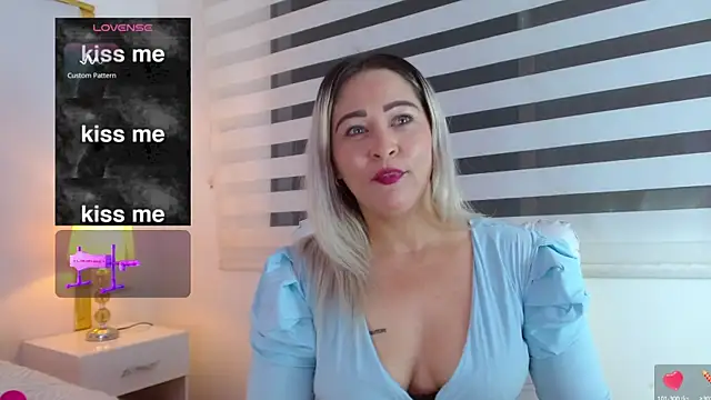 WANDAFOXX1 online show from 1, 2, 2025