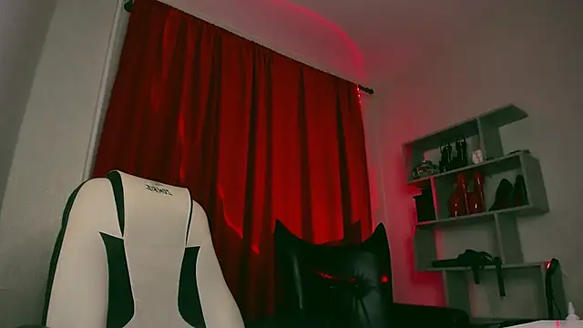 Snapshot of Frau__Lilith chatting on 2, 3, 2025 Frau Lilith online show from 2, 3, 2025