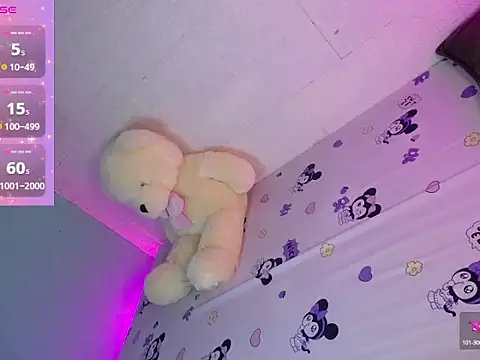 Snapshot of katie_white chatting on 6, 10, 2025 katie white online show from 6, 10, 2025