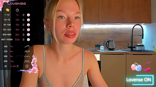 Snapshot of Olivia_Bells chatting on 8, 10, 2025 Olivia Bells online show from 8, 10, 2025