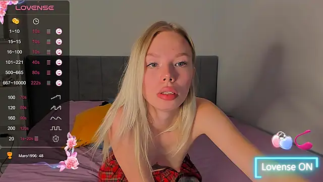 Snapshot of Olivia_Bells chatting on 8, 11, 2025 Olivia Bells online show from 8, 11, 2025