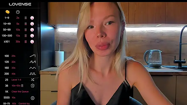 Snapshot of Olivia_Bells chatting on 28, 6, 2026 Olivia Bells online show from 28, 6, 2026