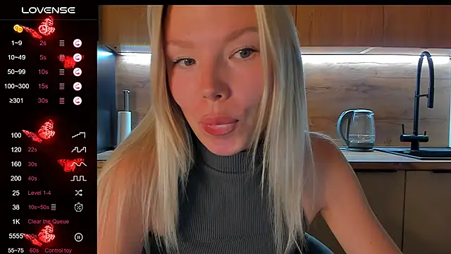 Snapshot of Olivia_Bells chatting on 4, 7, 2026 Olivia Bells online show from 4, 7, 2026