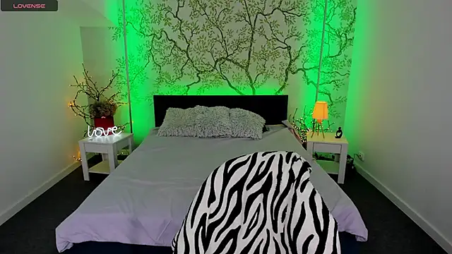 Snapshot of Linda_EX chatting on 2, 10, 2025 Linda EX online show from 2, 10, 2025