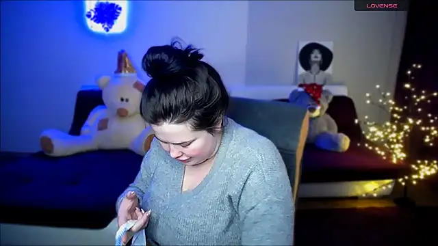 Emily Mo online show from 25, 12, 2024