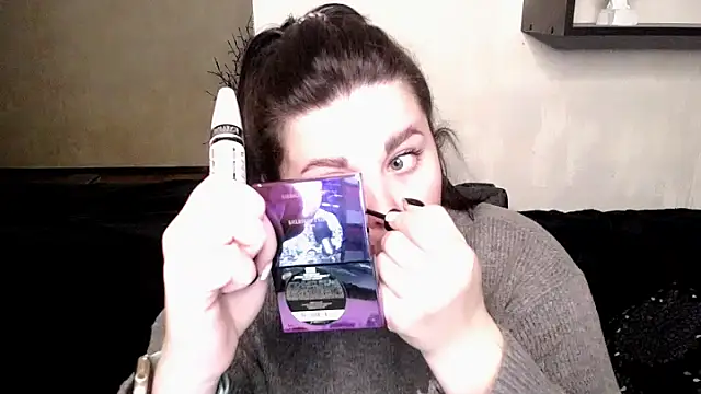 Emily Mo online show from 25, 10, 2025