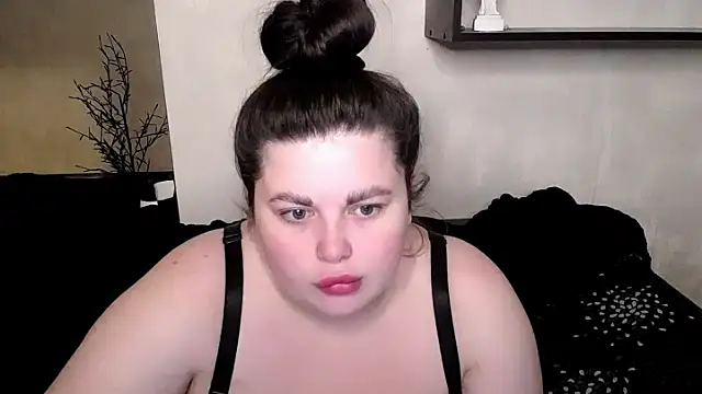 Emily Mo online show from 12, 11, 2025