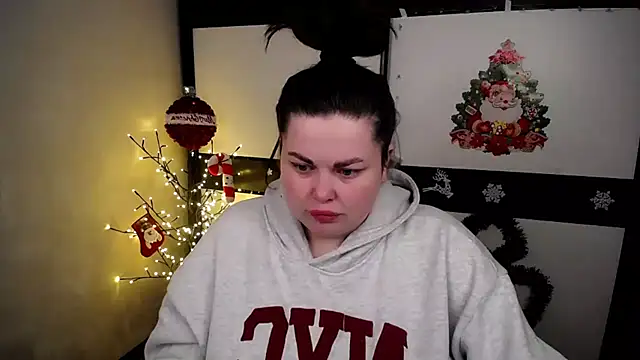 Emily Mo online show from 2, 12, 2025